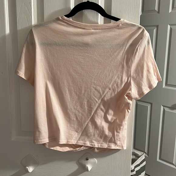 Light pink crop top Size M with a twist at the bottom - Picture 2 of 3